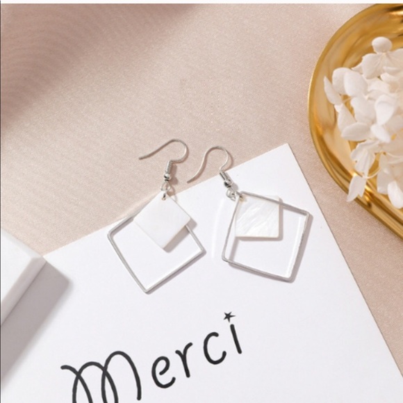 ❣NEW Buy one get one FREE earrings - Picture 3 of 8